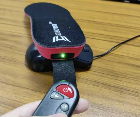 WKŁADKI OGRZEWANE DO BUTÓW USB ELEKTRYCZNE CIENKIE rozm. 41-46 2100 mAh WKŁADKI OGRZEWANE DO BUTÓW USB ELEKTRYCZNE CIENKIE rozm. 41-46 2100 mAh